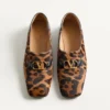 Babouches Valentino Garavani en cuir velours avec imprimé Fauve Eclat