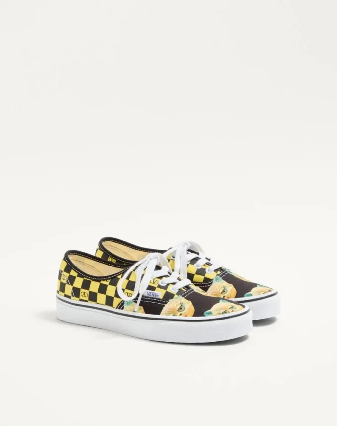Baskets basses en tissu Valentino Garavani et Vans avec imprimé VLogo Checkerboard et imprimé Le Chat De La Maison Baskets basses en tissu Valentino Garavani et Vans avec imprimé VLogo Checkerboard et imprimé Le Chat De La Maison