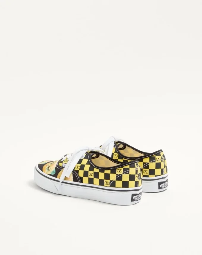 Baskets basses en tissu Valentino Garavani et Vans avec imprimé VLogo Checkerboard et imprimé Le Chat De La Maison Baskets basses en tissu Valentino Garavani et Vans avec imprimé VLogo Checkerboard et imprimé Le Chat De La Maison