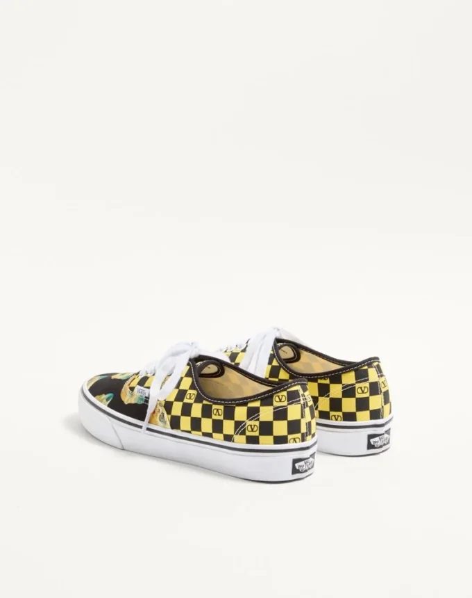 Baskets basses en tissu Valentino Garavani et Vans avec imprimé VLogo Checkerboard et imprimé Le Chat De La Maison Baskets basses en tissu Valentino Garavani et Vans avec imprimé VLogo Checkerboard et imprimé Le Chat De La Maison