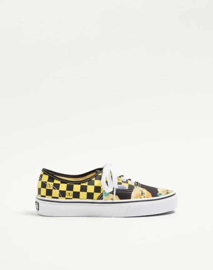 Baskets basses en tissu Valentino Garavani et Vans avec imprimé VLogo Checkerboard et imprimé Le Chat De La Maison Baskets basses en tissu Valentino Garavani et Vans avec imprimé VLogo Checkerboard et imprimé Le Chat De La Maison