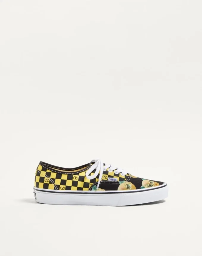 Baskets basses en tissu Valentino Garavani et Vans avec imprimé VLogo Checkerboard et imprimé Le Chat De La Maison Baskets basses en tissu Valentino Garavani et Vans avec imprimé VLogo Checkerboard et imprimé Le Chat De La Maison
