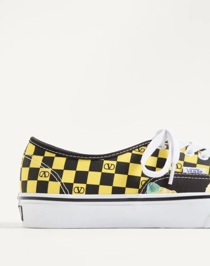 Baskets basses en tissu Valentino Garavani et Vans avec imprimé VLogo Checkerboard et imprimé Le Chat De La Maison Baskets basses en tissu Valentino Garavani et Vans avec imprimé VLogo Checkerboard et imprimé Le Chat De La Maison
