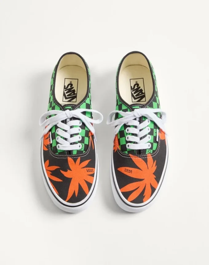 Baskets basses en tissu Valentino Garavani et Vans avec imprimé VLogo Checkerboard et imprimé Tropical Leaves Baskets basses en tissu Valentino Garavani et Vans avec imprimé VLogo Checkerboard et imprimé Tropical Leaves