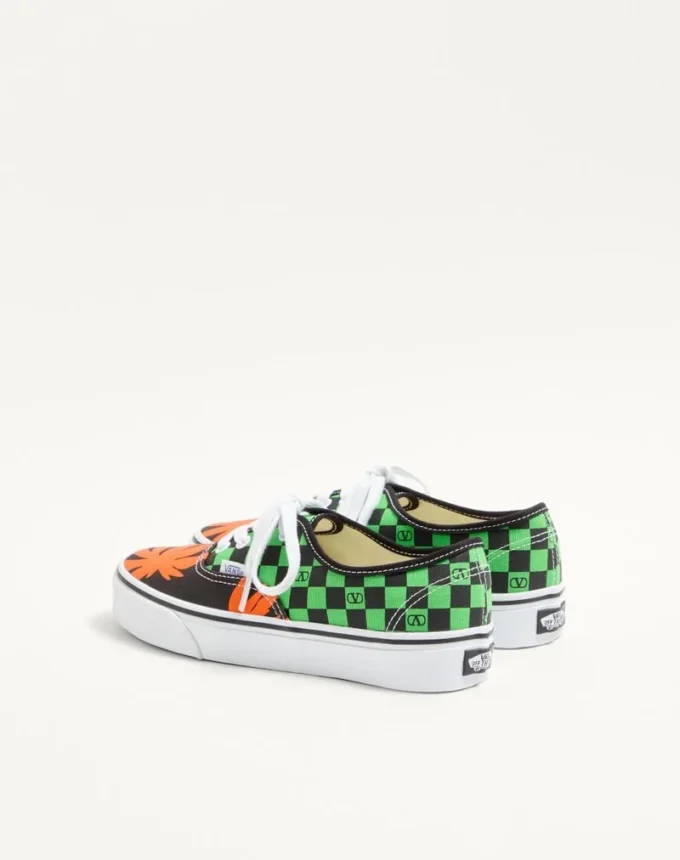 Baskets basses en tissu Valentino Garavani et Vans avec imprimé VLogo Checkerboard et imprimé Tropical Leaves Baskets basses en tissu Valentino Garavani et Vans avec imprimé VLogo Checkerboard et imprimé Tropical Leaves