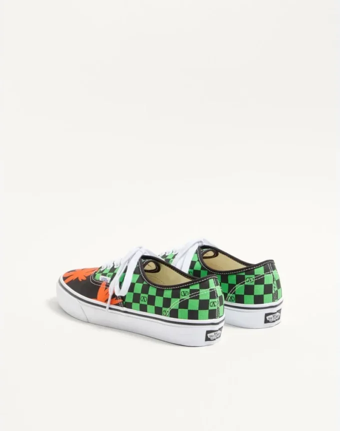 Baskets basses en tissu Valentino Garavani et Vans avec imprimé VLogo Checkerboard et imprimé Tropical Leaves Baskets basses en tissu Valentino Garavani et Vans avec imprimé VLogo Checkerboard et imprimé Tropical Leaves