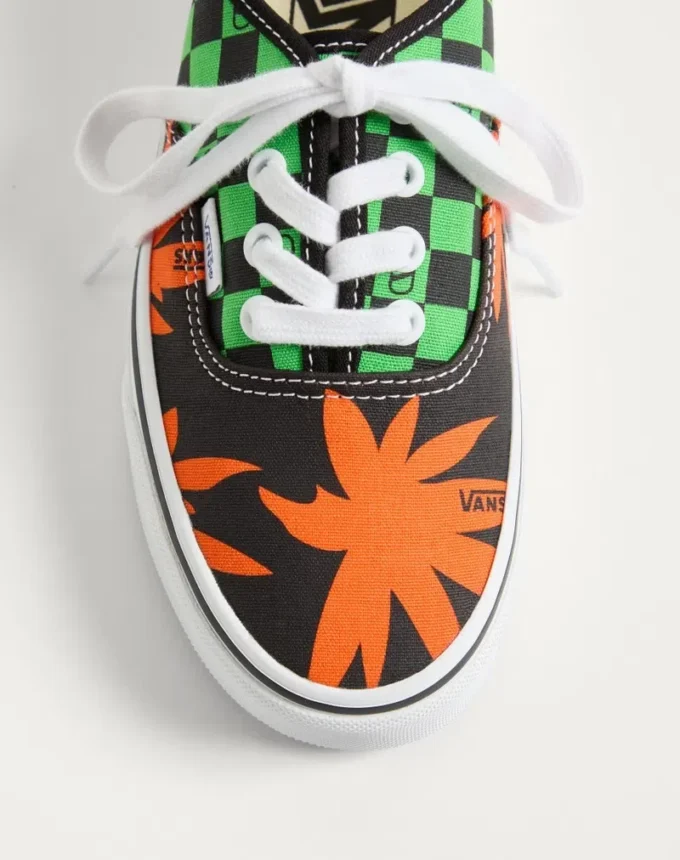 Baskets basses en tissu Valentino Garavani et Vans avec imprimé VLogo Checkerboard et imprimé Tropical Leaves Baskets basses en tissu Valentino Garavani et Vans avec imprimé VLogo Checkerboard et imprimé Tropical Leaves