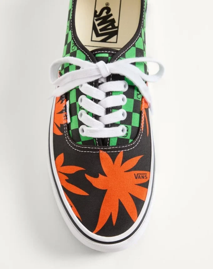 Baskets basses en tissu Valentino Garavani et Vans avec imprimé VLogo Checkerboard et imprimé Tropical Leaves Baskets basses en tissu Valentino Garavani et Vans avec imprimé VLogo Checkerboard et imprimé Tropical Leaves