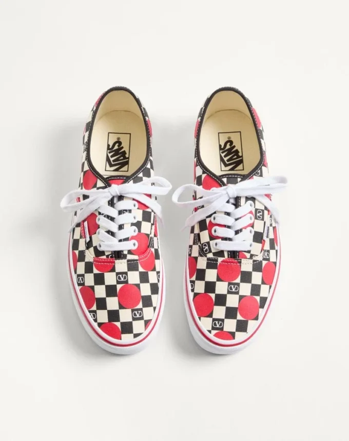 Baskets basses Valentino Garavani et Vans en tissu avec imprimé VLogo Checkerboard et détails à pois Baskets basses Valentino Garavani et Vans en tissu avec imprimé VLogo Checkerboard et détails à pois