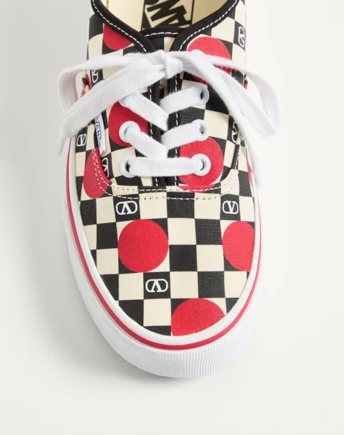 Baskets basses Valentino Garavani et Vans en tissu avec imprimé VLogo Checkerboard et détails à pois Baskets basses Valentino Garavani et Vans en tissu avec imprimé VLogo Checkerboard et détails à pois