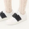 Baskets Rockstud Untitled en cuir de veau avec clous ton sur ton Baskets Rockstud Untitled en cuir de veau avec clous ton sur ton
