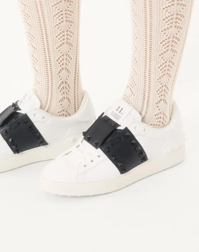 Baskets Rockstud Untitled en cuir de veau avec clous ton sur ton Baskets Rockstud Untitled en cuir de veau avec clous ton sur ton