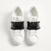 Baskets Rockstud Untitled en cuir de veau avec clous ton sur ton Baskets Rockstud Untitled en cuir de veau avec clous ton sur ton