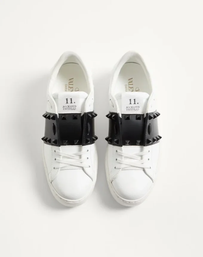 Baskets Rockstud Untitled en cuir de veau avec clous ton sur ton Baskets Rockstud Untitled en cuir de veau avec clous ton sur ton