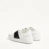 Baskets Rockstud Untitled en cuir de veau avec clous ton sur ton Baskets Rockstud Untitled en cuir de veau avec clous ton sur ton