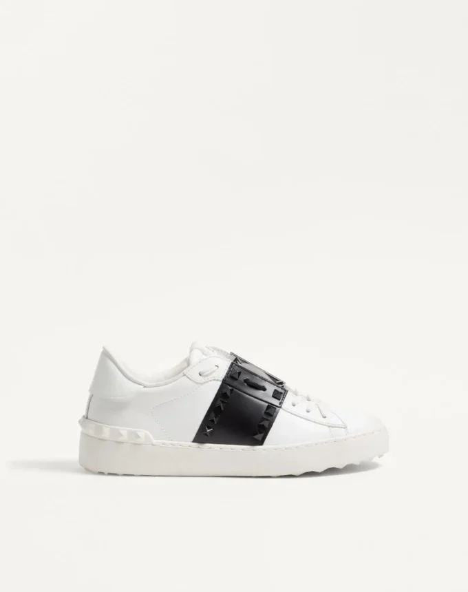 Baskets Rockstud Untitled en cuir de veau avec clous ton sur ton Baskets Rockstud Untitled en cuir de veau avec clous ton sur ton