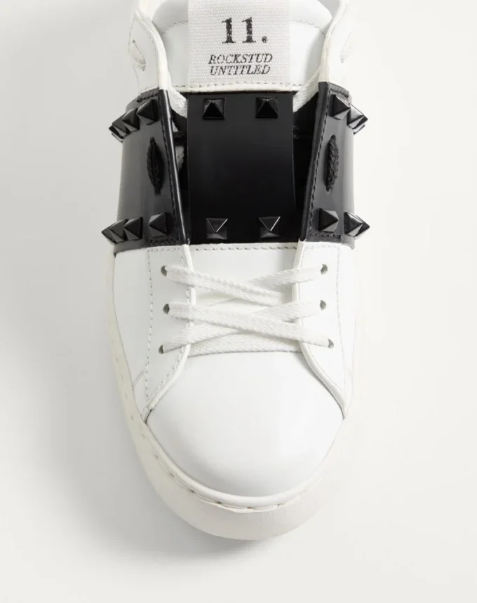 Baskets Rockstud Untitled en cuir de veau avec clous ton sur ton Baskets Rockstud Untitled en cuir de veau avec clous ton sur ton