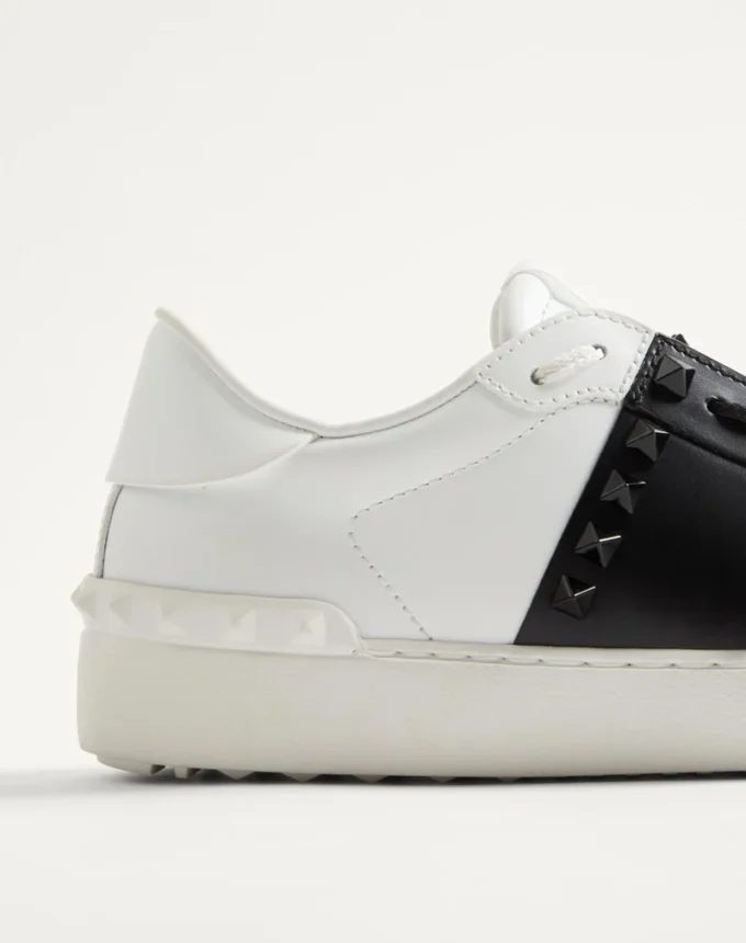 Baskets Rockstud Untitled en cuir de veau avec clous ton sur ton Baskets Rockstud Untitled en cuir de veau avec clous ton sur ton