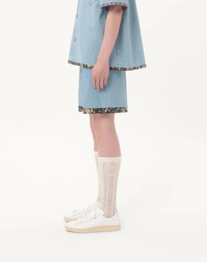 Bermuda en denim avec ourlet à imprimé floral Bermuda en denim avec ourlet à imprimé floral