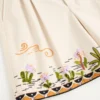 Bermuda en toile de coton avec broderies florales et bordures jacquard Bermuda en toile de coton avec broderies florales et bordures jacquard