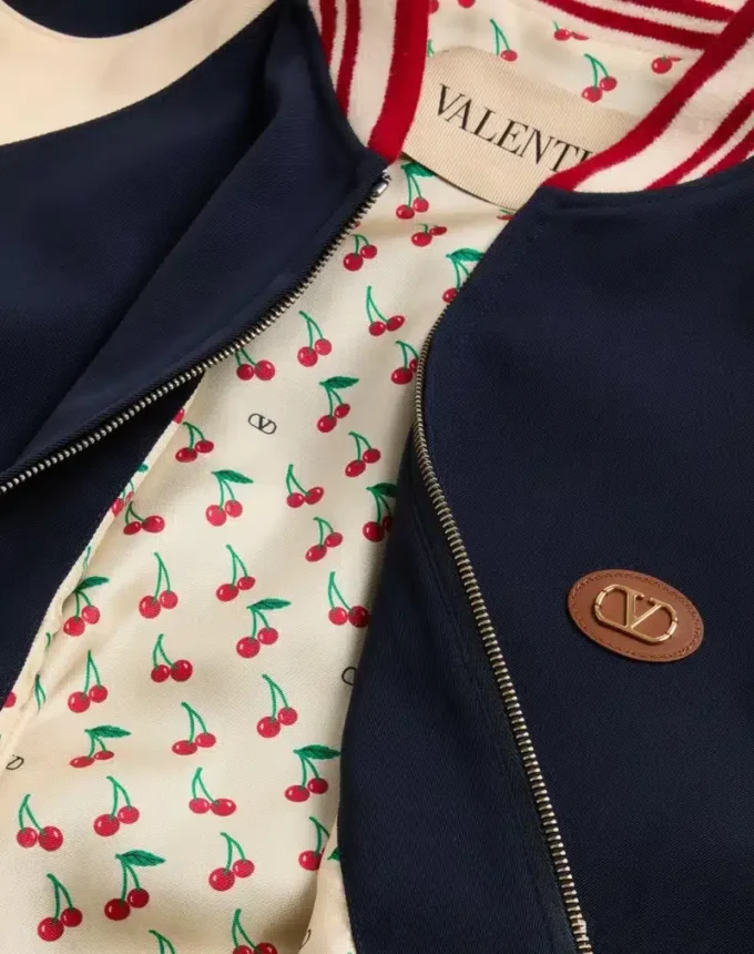 Blouson aviateur en laine et coton avec logo V et patch Le Chat De La Maison Blouson aviateur en laine et coton avec logo V et patch Le Chat De La Maison
