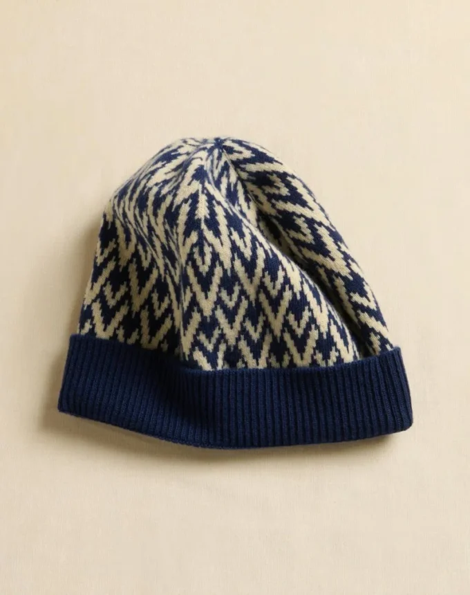 Bonnet en laine tricotée signature Toute La V