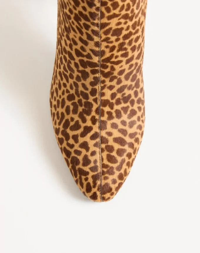 Botte Hotty en cuir de veau effet poney avec broderies florales et fourrure 100 mm Botte Hotty en cuir de veau effet poney avec broderies florales et fourrure 100 mm