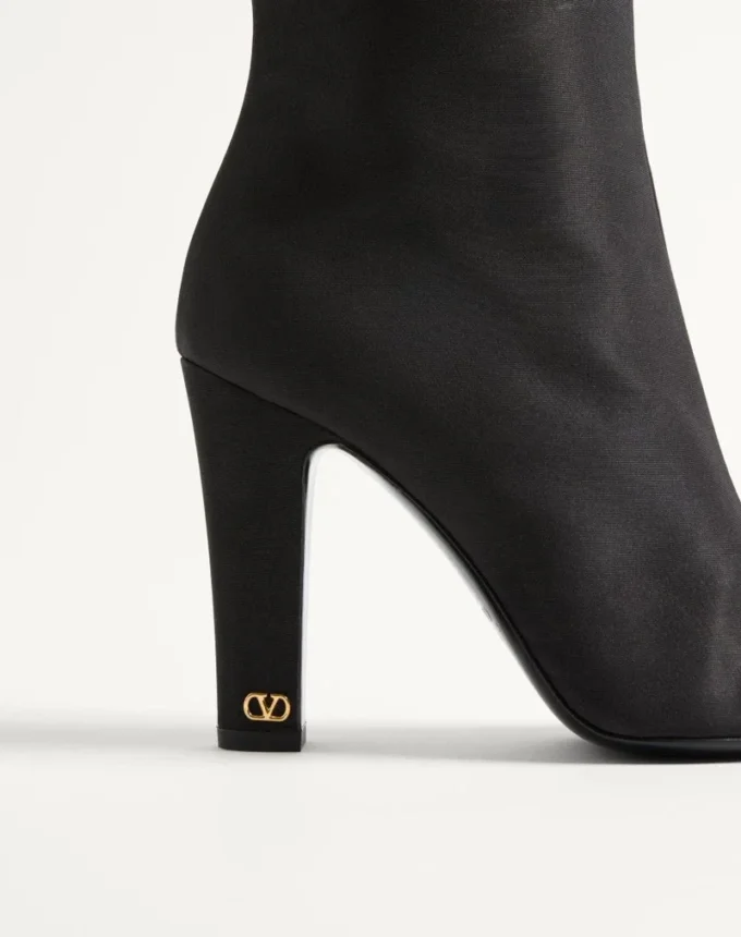 Bottes Hotty en tissu shantung avec plumes 100 mm Bottes Hotty en tissu shantung avec plumes 100 mm
