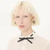 Boucles d’oreilles Fleur Lumineuse en métal, émail et tissu Boucles d’oreilles Fleur Lumineuse en métal, émail et tissu