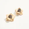 Boucles d’oreilles Fleur Lumineuse en métal, émail et tissu Boucles d’oreilles Fleur Lumineuse en métal, émail et tissu