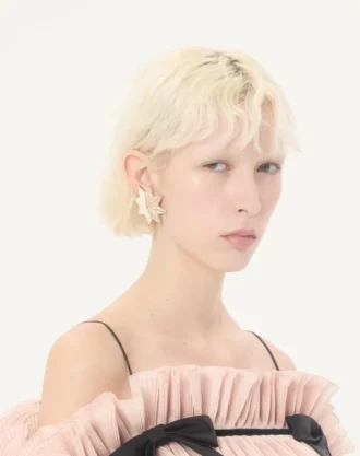 Boucles d&rsquo;oreilles Pas Plus en métal, émail et cristaux Swarovski®