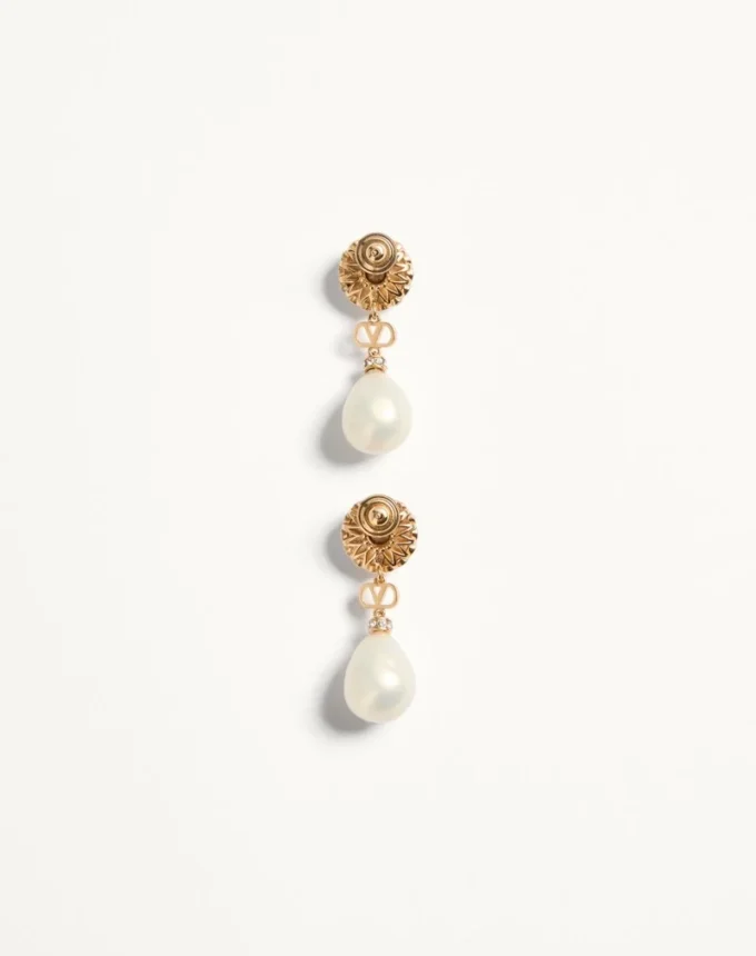 Boucles d’oreilles Vlogo Signature en métal, émail, perles et cristaux Boucles d’oreilles Vlogo Signature en métal, émail, perles et cristaux