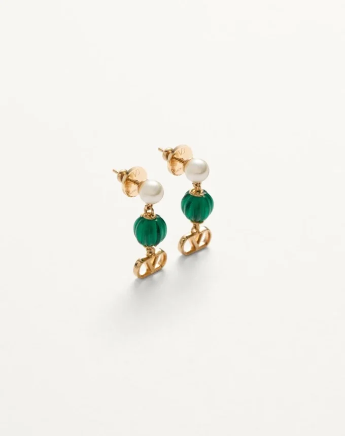 Boucles d’oreilles Vlogo Signature en métal, perle et verre moleté Boucles d’oreilles Vlogo Signature en métal, perle et verre moleté