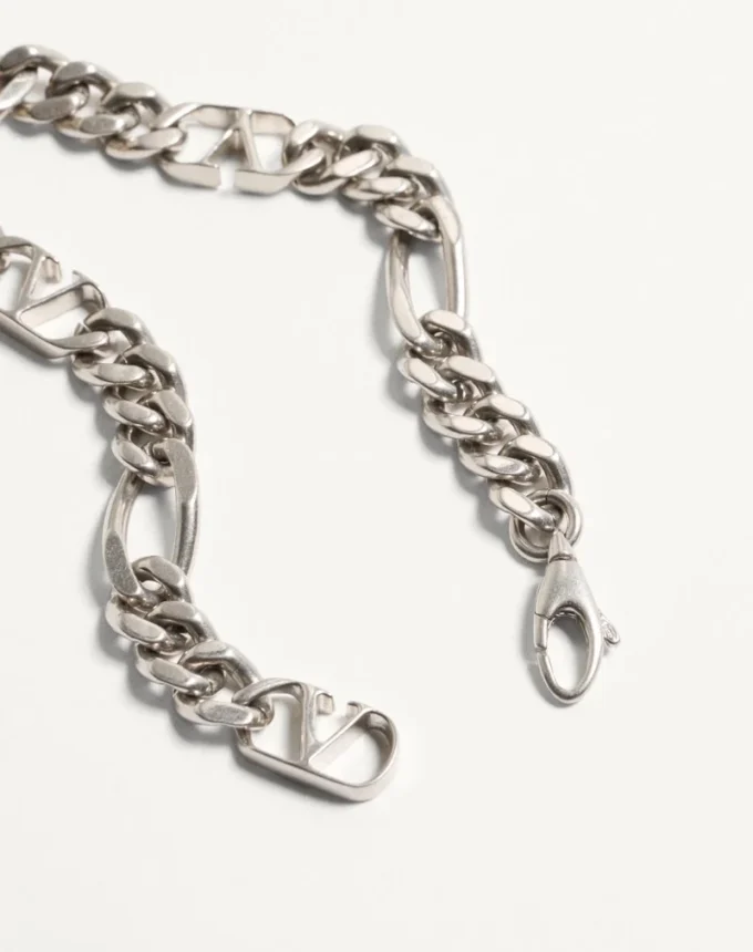 Bracelet Valentino Garavani Chez Valentino en métal, émail et strass Swarovski® Bracelet Valentino Garavani Chez Valentino en métal, émail et strass Swarovski®