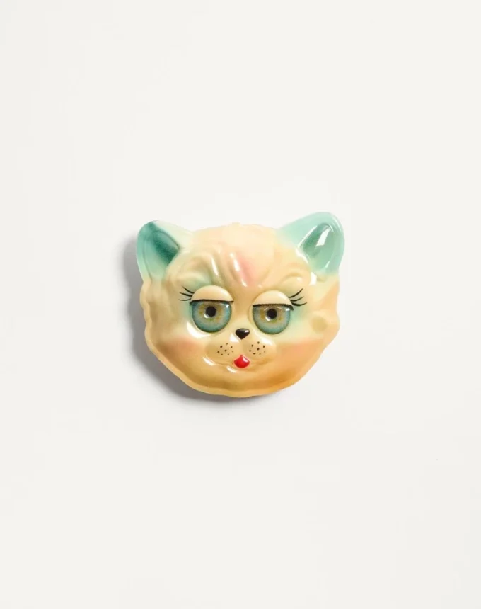 Broche en plastique Le Chat De La Maison