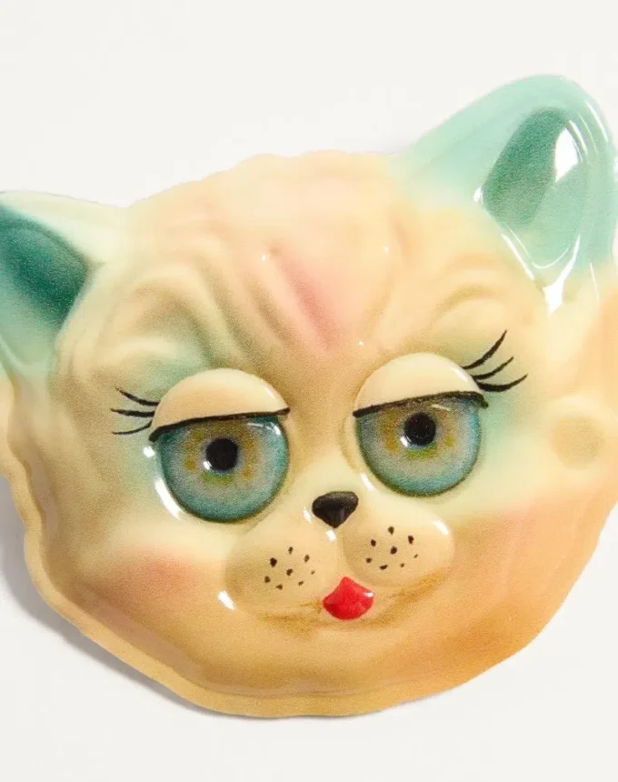 Broche en plastique Le Chat De La Maison
