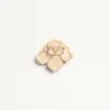 Broche Fleur Lumineuse en métal, émail et tissu Broche Fleur Lumineuse en métal, émail et tissu