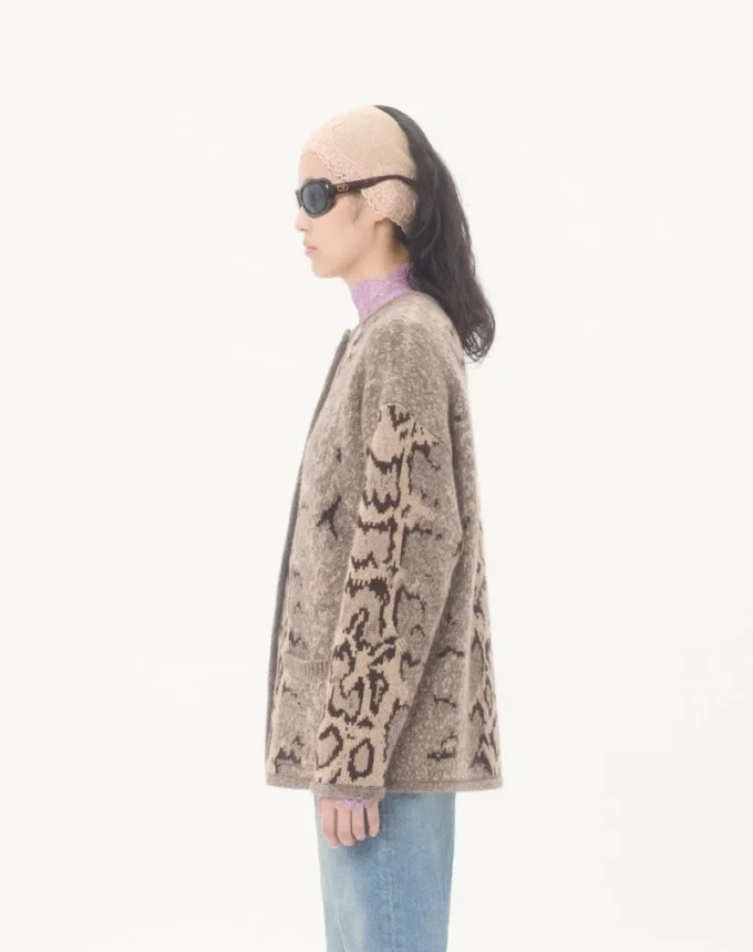 Cardigan en cachemire à imprimé animalier Cardigan en cachemire à imprimé animalier