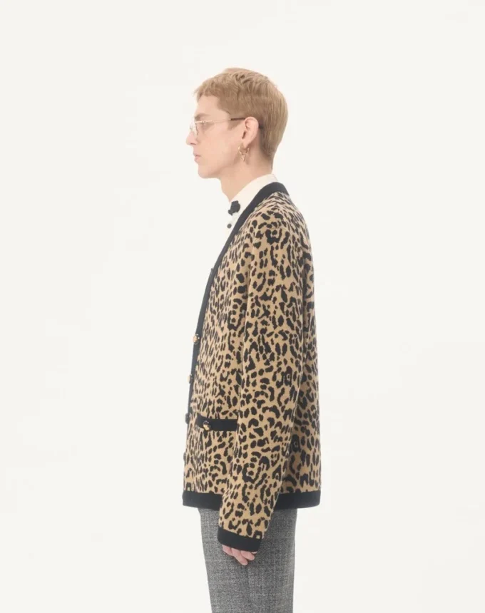 Cardigan en laine Valentino avec imprimé animalier Fauve Eclat Jacquard Cardigan en laine Valentino avec imprimé animalier Fauve Eclat Jacquard