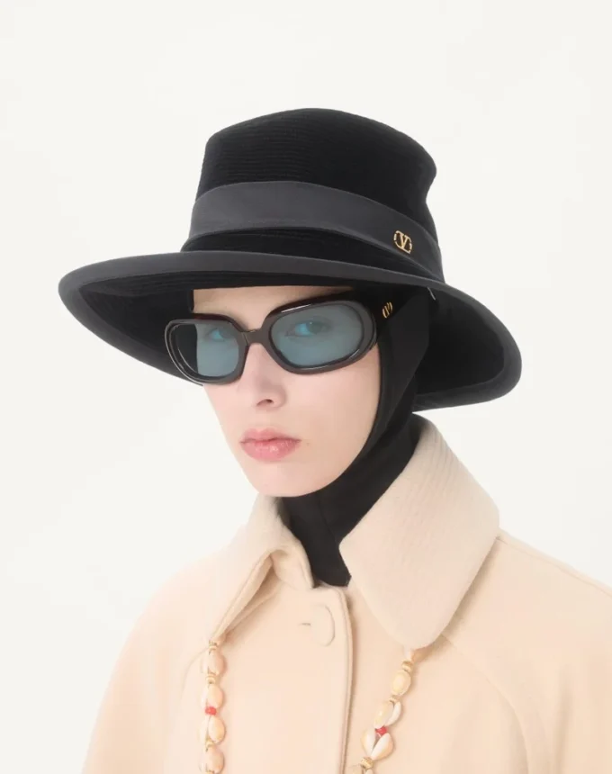 Chapeau en coton VLogo Signature. Chapeau en coton VLogo Signature.