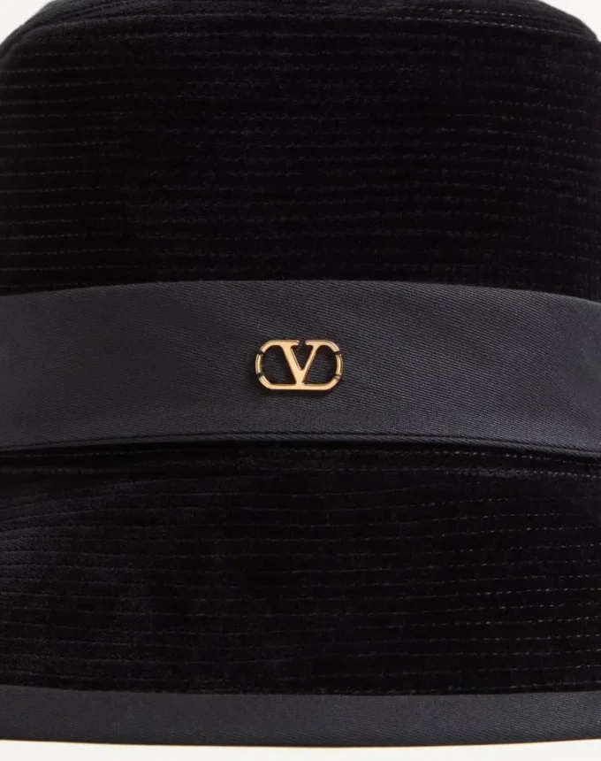 Chapeau en coton VLogo Signature. Chapeau en coton VLogo Signature.