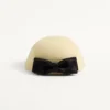 Chapeau Signature Vlogo en tissu Lapin avec nœud en satin Chapeau Signature Vlogo en tissu Lapin avec nœud en satin