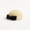 Chapeau Signature Vlogo en tissu Lapin avec nœud en satin Chapeau Signature Vlogo en tissu Lapin avec nœud en satin