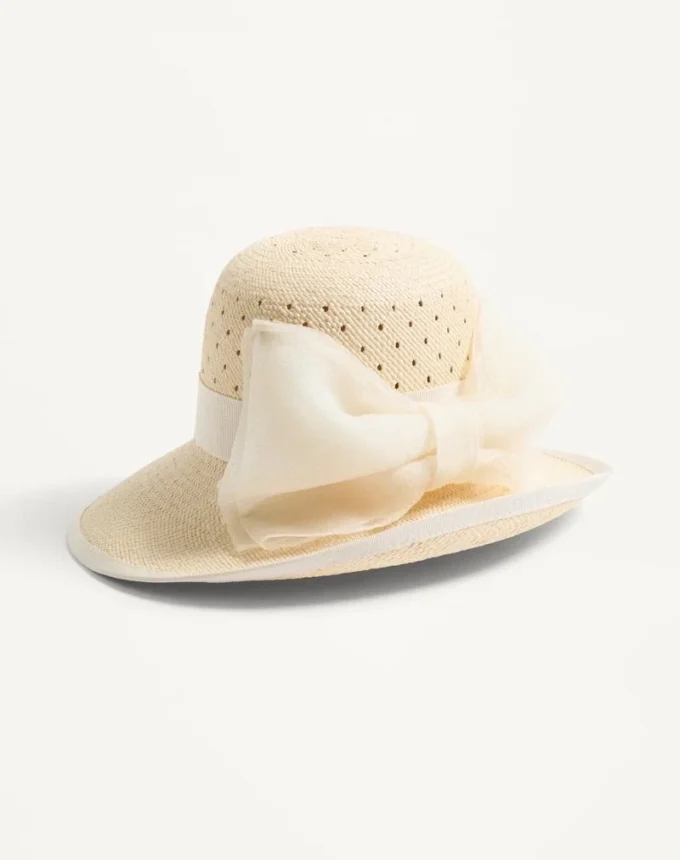 Chapeau Vlogo Signature en panama perforé avec nœud en organza Chapeau Vlogo Signature en panama perforé avec nœud en organza