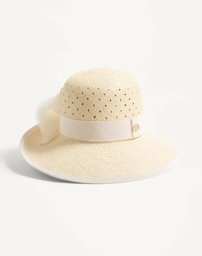 Chapeau Vlogo Signature en panama perforé avec nœud en organza Chapeau Vlogo Signature en panama perforé avec nœud en organza