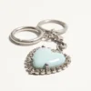 Charm pour sac Coeur Hyperbole avec porte-clés en métal, matière synthétique et cristaux Charm pour sac Coeur Hyperbole avec porte-clés en métal, matière synthétique et cristaux