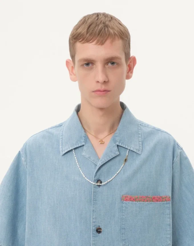 Chemise de bowling en denim avec bordure à imprimé floral Chemise de bowling en denim avec bordure à imprimé floral