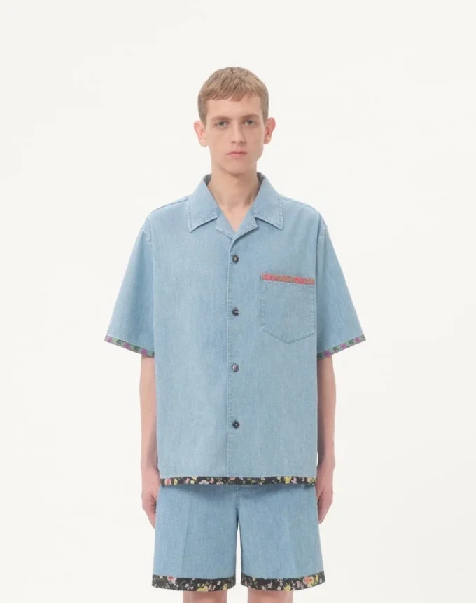 Chemise de bowling en denim avec bordure à imprimé floral Chemise de bowling en denim avec bordure à imprimé floral