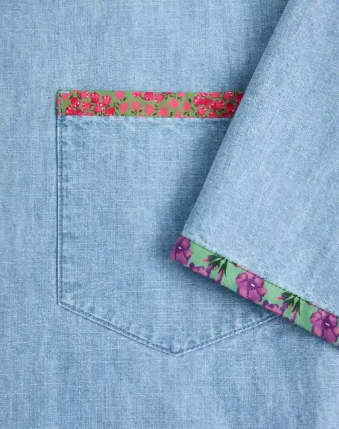 Chemise de bowling en denim avec bordure à imprimé floral Chemise de bowling en denim avec bordure à imprimé floral