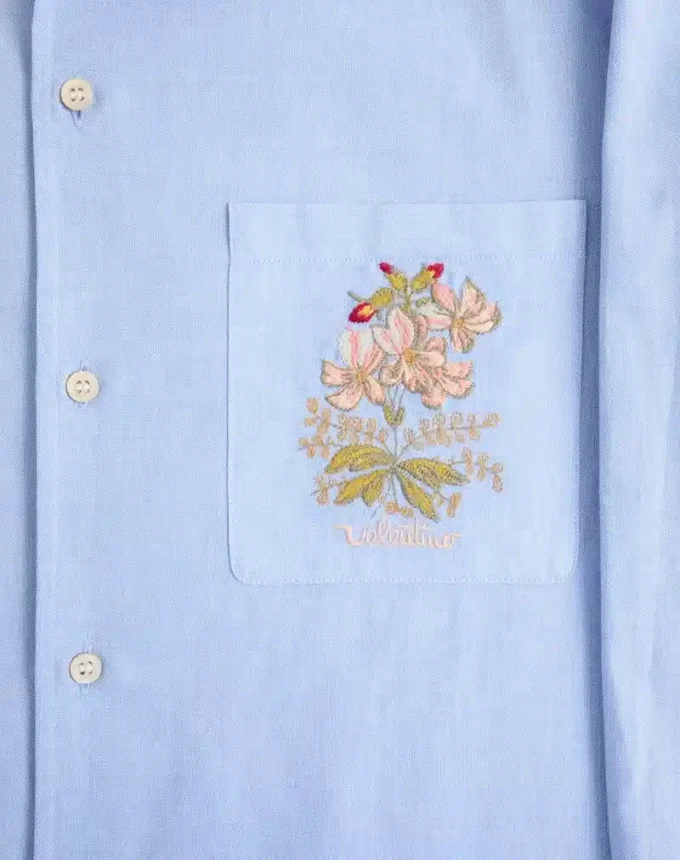 Chemise en coton Oxford avec broderies florales Chemise en coton Oxford avec broderies florales